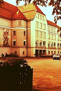  Zweiter Weltkrieg: Die Berufsschule in Lindenberg im  Allgu. Im 2. Weltkrieg wurde sie als Lazarett genutzt.