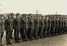 Angetreten zum Appell, 1944 in Zweiten Weltkrieg.